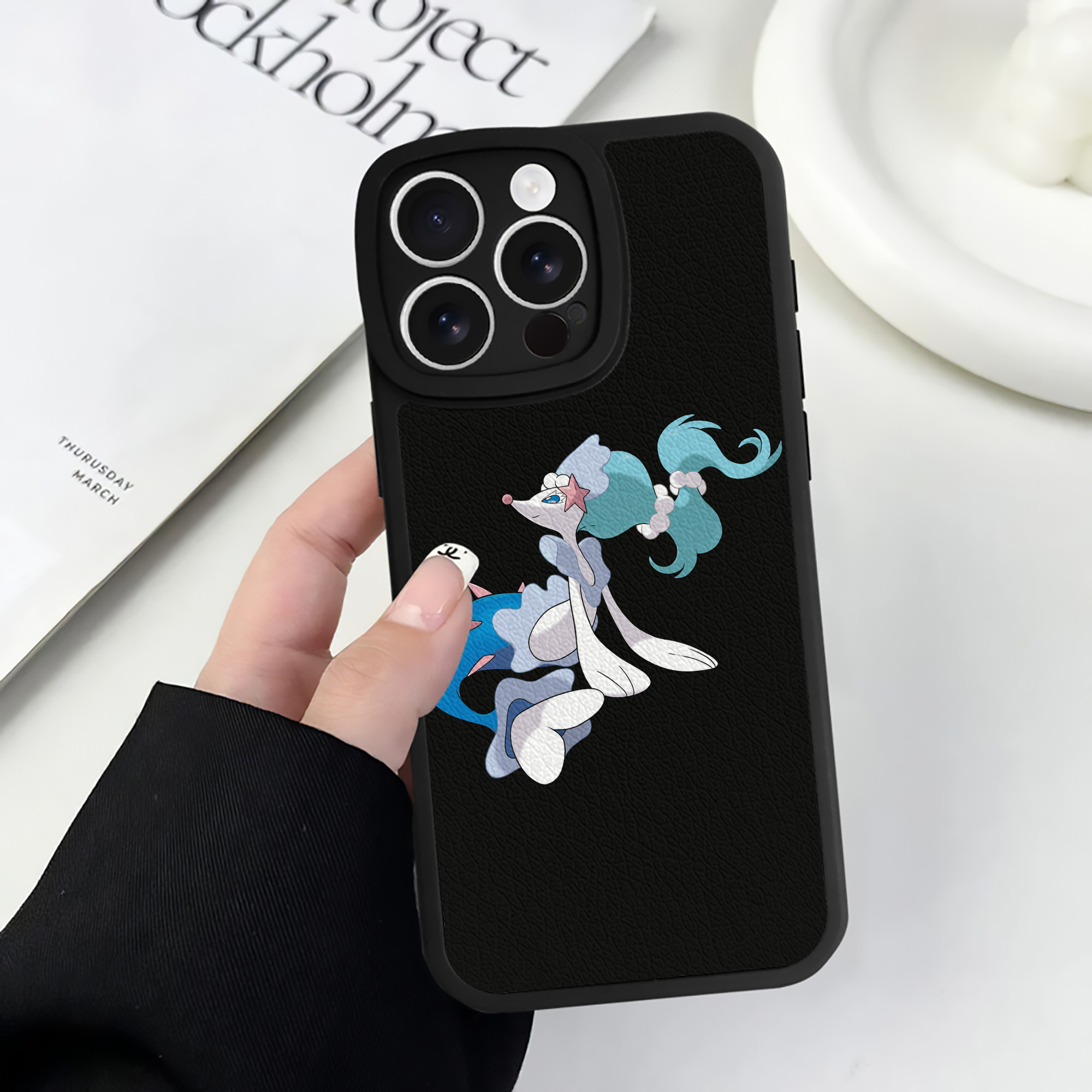 （画像用） ポケットモンスター Pokémon 【iPhone 16シリーズ対応】シリコンスマホケース（レザー調） 材質：シリコン